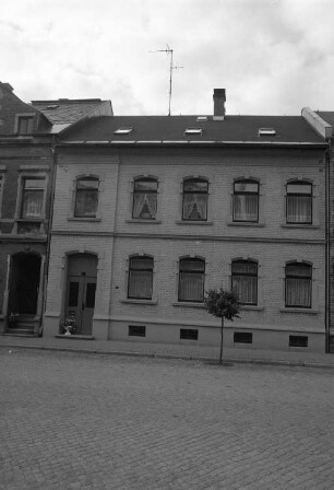 Schöneck, Hauptstraße 71. Wohnhaus (um 1880/1900). Straßenansicht