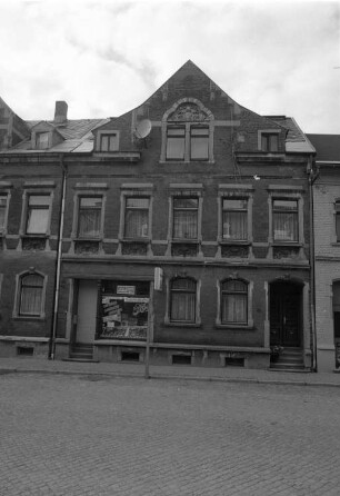 Schöneck, Hauptstraße 69. Wohnhaus mit Laden (1880/1900). Straßenansicht