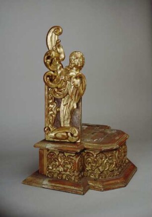 Große Goldene Madonna — Thron