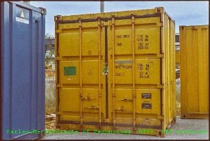 Überseecontainer der Hauptabteilung Dekontaminationsbetriebe (HDB)