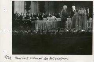 Paul Sack als einer der ersten Nationalpreisträger im Nationaltheater Weimar