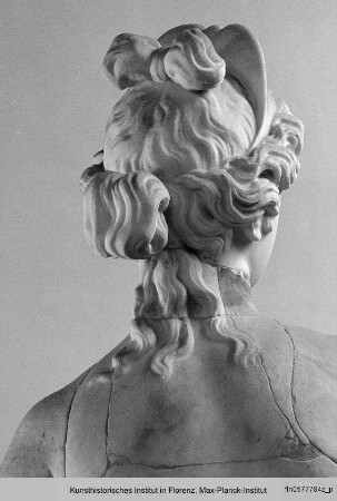 Flora (unter Verwendung eines antiken Torsos)