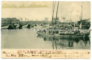 Schiffe und Behelfsbrücke auf dem Peiho in Tientsin
