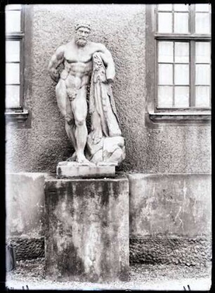 Schloß; Steinfiguren