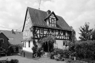 Wohnhaus; Weilrod, Vor der Stadtmauer 8