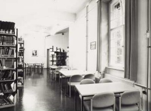 Sächsische Landesbibliothek - Staats- und Universitätsbibliothek Dresden. Zweigbibliothek Maschinenwesen, Teilbibliothek Produktionstechnik/Werkzeugmaschinen. Benutzungsraum mit Freihandaufstellung und Leseplätzen : Dresden-Südvorstadt, George-Bähr-Straße 3c (Zeuner-Bau der TU Dresden). Sächsische Landesbibliothek - Staats- und Universitätsbibliothek Dresden. Zweigbibliothek Maschinenwesen, Teilbibliothek Produktionstechnik/Werkzeugmaschinen. Benutzungsraum mit Freihandaufstellung und Leseplätzen