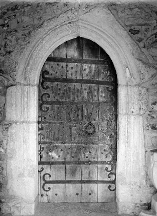 Maria Saal-Karnburg. Pfarrkirche Sankt Peter und Paul (927 und 1401/1500). Portal