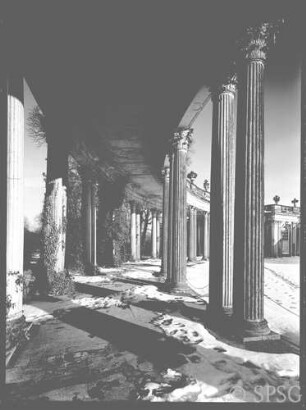 Potsdam, Schloss Sanssouci, Kolonnade im Winter.