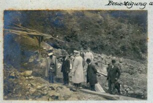 Foto einer Besichtigung der im Bau befindlichen Quellen in Schnierlach für den Wasserleitungsbau Schnierlach (Lapoutroie) - Eschelmer (Hachimette)
