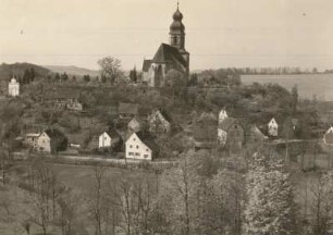 Nossen-Leuben. Kirchberg mit Marienkirche (1740). Blick von Osten