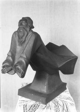 Schwebender Gottvater. Böttgersteinzeug; H. 50,5 cm (1922; E. Barlach). Güstrow: Atelierhaus am Inselsee