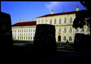 Oberschleißheim: Schloss Schleißheim, Westfassade mit Parkanlage