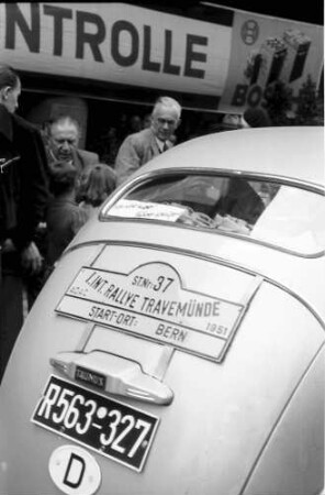 Freiburg: Ford Taunus; Nr. 37; Alfons Ostermann, Koblenz; Schild hinten: bitte nicht hupen - Fahrer schläft!