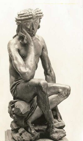 Christus in der Rast : Christus in der Rast. Lindenholz; Höhe 116 cm (um 1500; P. Breuer). Freiberg: Stadt- und Bergbaumuseum 47/31 (aus der Nikolaikirche)