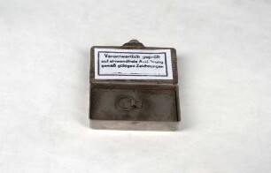 Metalletui mit Stempel