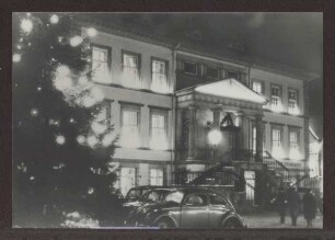 Rathaus mit Weihnachtsbeleuchtung. Detmold, Marktplatz