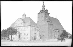 Dommitzsch. Rathaus und Kirche