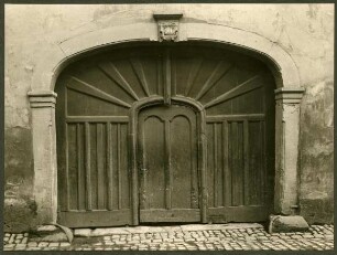 Königstr. 101, Tor mit geziertem Scheitelstein, 1779
