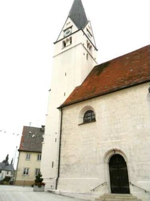 Stadtkirche-Kirchturm und Langhausansatz von Südwesten