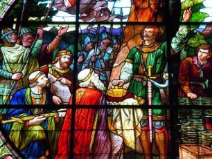 Quedlinburg - Glasbild im Rathaussaal : Ein farbiges Glasbild im Rathaussitzungsaal stellt Szenen aus der Stadtgeschichte dar. Aufgenommen in Quedlinburg am 9. September 2012