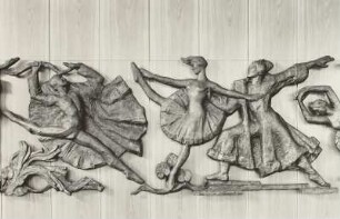 Relieffries "Schwanensee", Ausschnitt : Dresden. Hotel Newa, Restaurant Baltic. Relieffries nach Peter Tschaikowskis Ballett "Schwanensee" von Magdalene Kreßner, 1970. Bronze. Ausschnitt