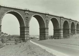 Chemnitz, Reichsautobahn kreuzt Eisenbahnviadukt Richtung Leipzig