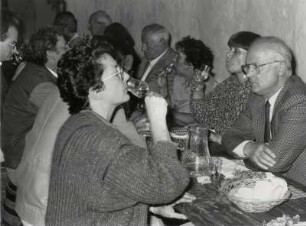 Weinprobe in einer Weinkellerei im Markgräflerland