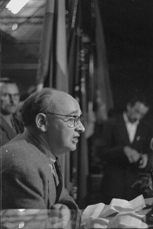 Gerhart Eisler (1897-968; österreichisch-deutscher Journalist und Politiker der DDR)