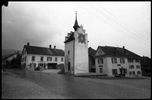 Courrendlin: kleiner Kirchturm [Uhrturm]