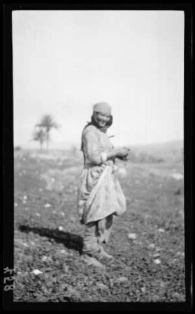 Frau auf einem Feld