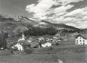Blick auf Schloß Tarasp im Unterengadin