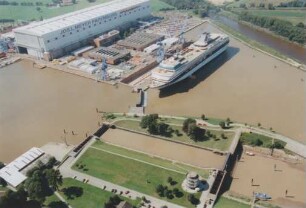 Außenhafen Papenburg mit Meyer-Werft/Ems