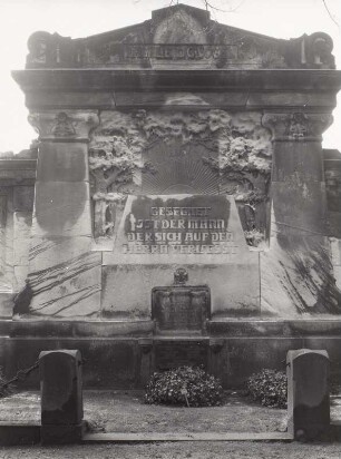 Wandgrabmal der Familie D.G.Vogel