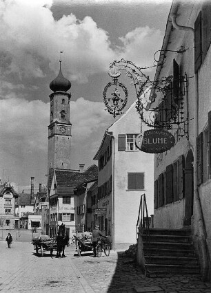 Isny im Allgäu. Obertorstraße. Ansicht mit Blaserturm (Baubeginn 1501/1600)