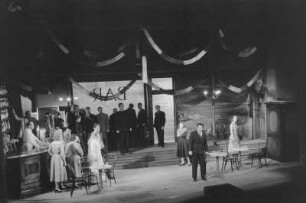 Szenenbilder aus "Die Heilige der Bleecker Street". Oper von G. C. Menotti, Städtische Oper Berlin, Deutsche Erstaufführung, 30.10.1955 : Mit E. Trötschel, A. Herwig u.a.
