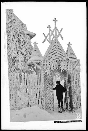 Erzgebirge, Altenberg mit Schnee, Skifahrer am Tor