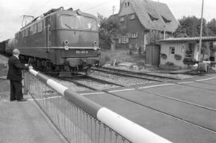 Schließung des schienengleichen Bahnübergangs Krappmühlenweg in Grötzingen für den Autoverkehr