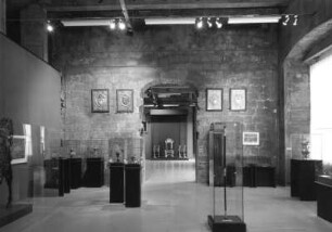 Dresden. Residenzschloss. Ausstellung "Unter einer Krone". Raum 13 "Die Kunst am Hof Augusts II.". Raumaufnahme mit Durchgang zu Raum 14