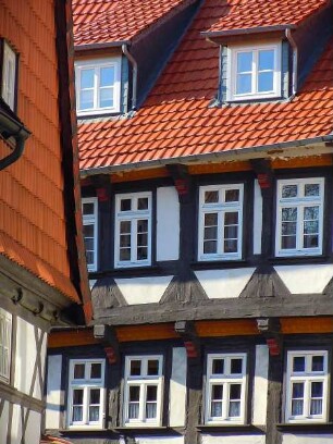 Osterode - Historische Fachwerkhäuser : In einer Gasse von Osterode stehen historische Fachwerkhäuser dicht beieinander. Aufgenommen im Harz am 23. Oktober 2011