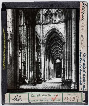 Amiens: Kathedrale, Inneres, Blick durch Querschiff ins Seitenschiff