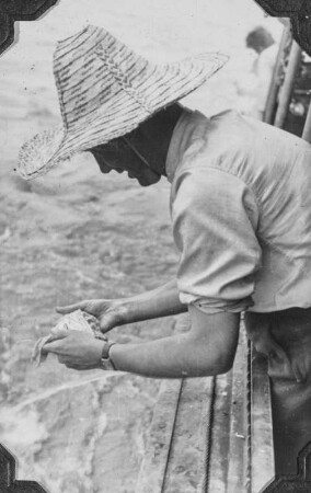 Männerportrait (Lateinamerika-Aufenthalte 1928/1942 – Album Kehrricht aus reicher Photo-Ausbeute in Deutschland, Guatemala, Ecuador, Mexico, 1937/1941)