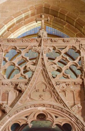 Frankreich. Bretagne. Finistere. Le Folgoet. Basilika Notre Dame de Folgoet. Lettner und Decke. Detail