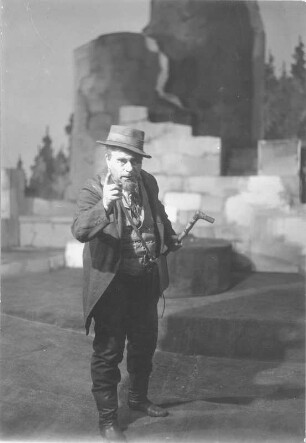 Die Jungfern vom Bischofsberg. Lustspiel in fünf Akten von Gerhart Hauptmann. Staatsschauspiel Dresden, Dresdner Erstaufführung am 1.09.1927 : Alfred Meyer als Vagabund
