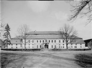 Graditz. Ehemaliges Kurfürstliches Gestüt. Schloss, Gartenfront : Graditz, ehem. kurfürstl. Landsitz (Hauptgestüt)
