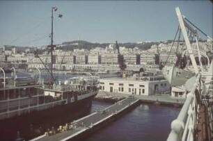 Reisefotos Algerien. Algier. Hafen. Blick vom Passagierschiff zur Stadt. Ansicht mit Hotel und Casino "Aletti" auf dem Boulevard Zirout Youcef