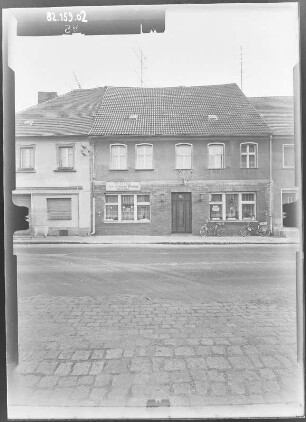 Lieberose, Markt 6 (?). Hotel zum goldenen Hirschen. Straßenfront