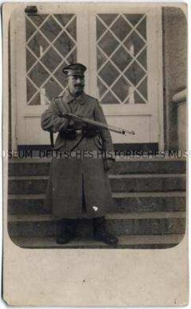 Soldat mit Gewehr