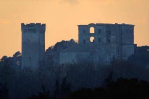 Frankreich. Provence. Bouches du Rhone. Abbaye Montmajour. Im Abendlicht