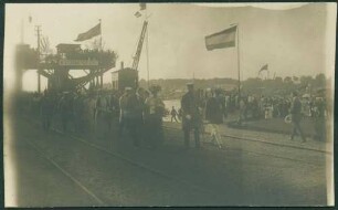 Industriehafen Karlsruhe, Erbgroßherzog Friedrich II. und Erbgroßherzogin Hilda bei Besichtigung.