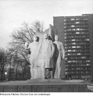 Lenindenkmal, Nachtaufnahmen